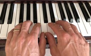 2 hand piano playing