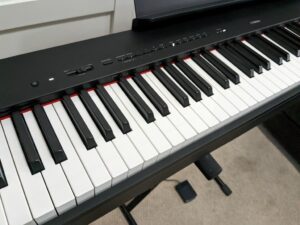 Yamaha P-225 piano