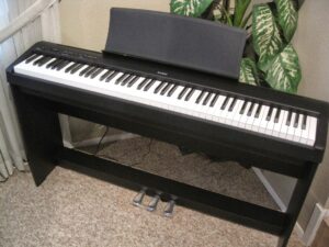 digital pianos under $1000