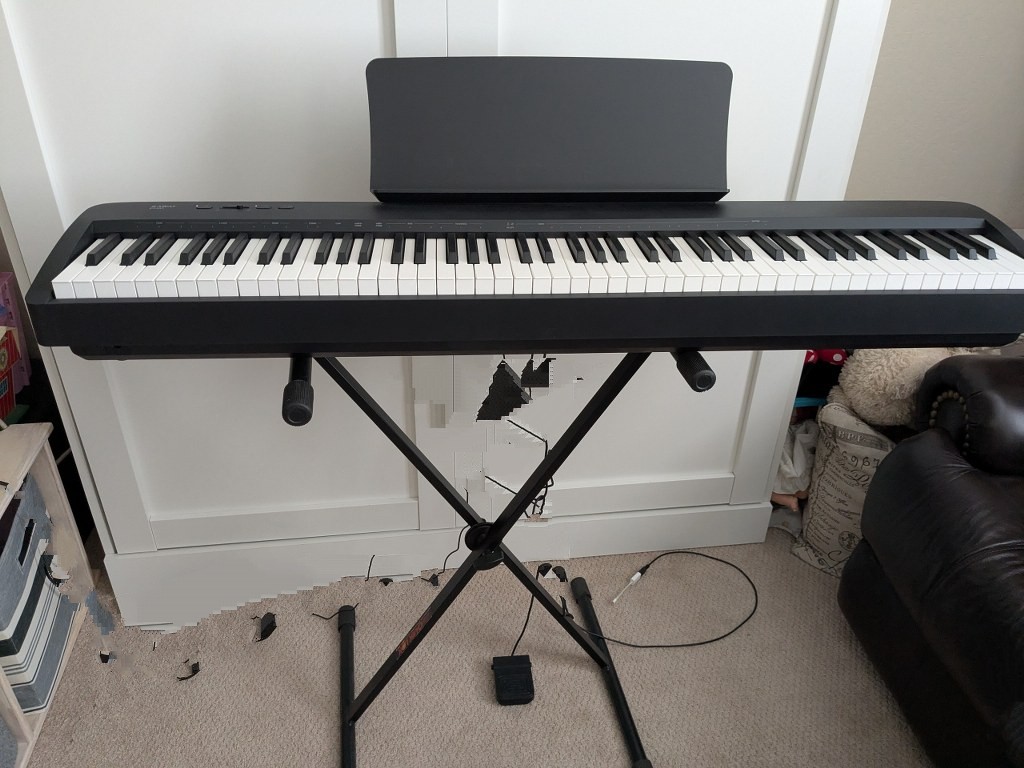 Kawai ES60 on portable x-stand