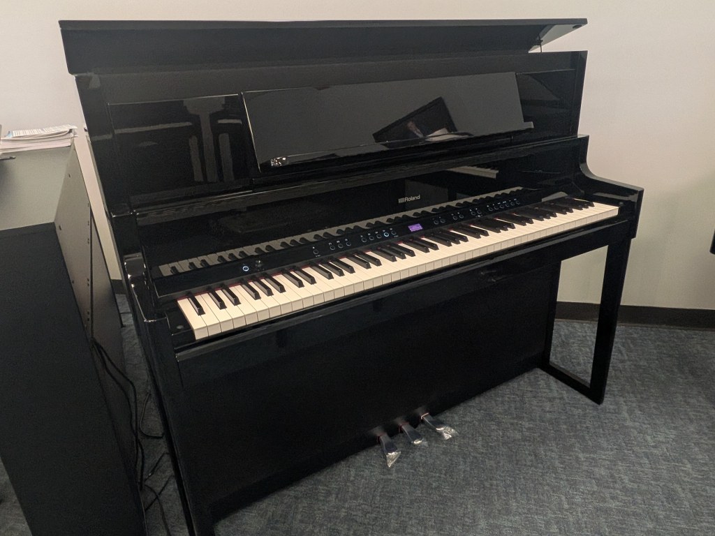 LX9 cabinet with open lid