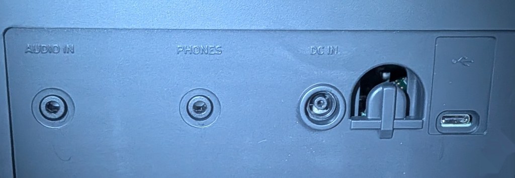 Korg B2+ hardware connectivity ports